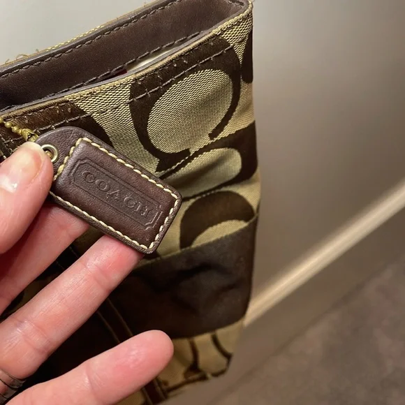 Coach Logo Handbag - Picture 4 of 8